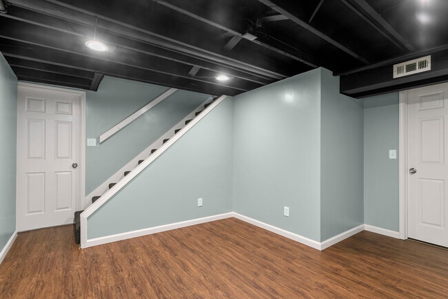 Building Photo - 507 NE Corder St