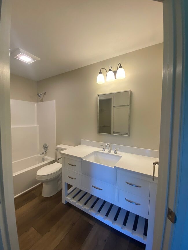 Building Photo - 2321