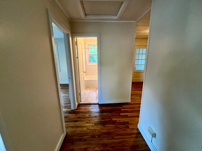 Building Photo - 55 Greenlawn Dr
