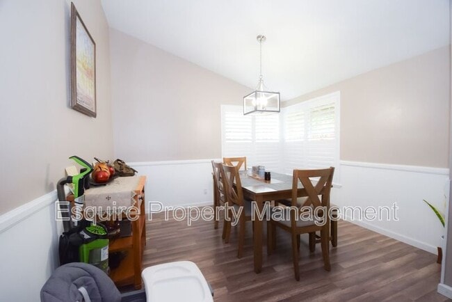 Building Photo - 1887 Montgomery Ave