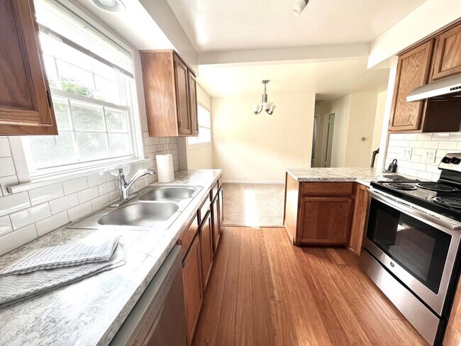 Building Photo - Beautiful 2 Bedroom/1 Bath Home in Magnolia for Rent!