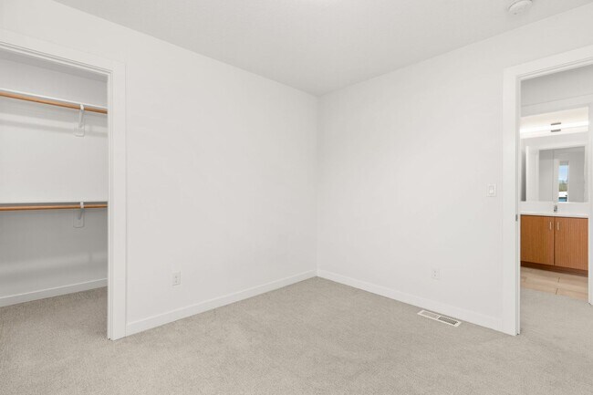 Building Photo - Stunning, Modern 4 bed home with attached ADU in King Neighborhood - AVAILABLE NOW!!