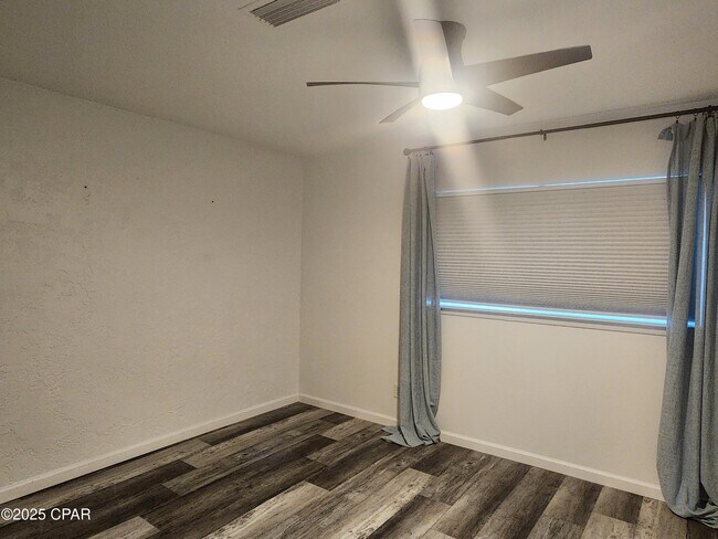Building Photo - 6901 N Lagoon Dr