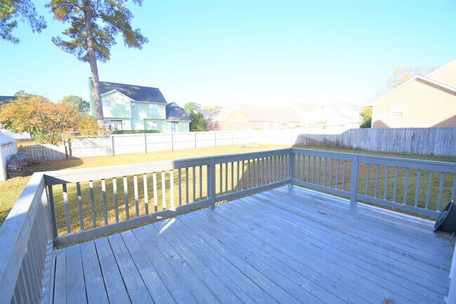 Building Photo - 3 Bedroom 2 Bath with Bonus Rooom