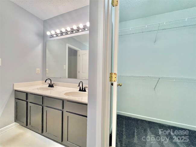 Building Photo - 6033 Briggs Dr
