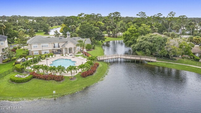 Building Photo - 940 Village Trail