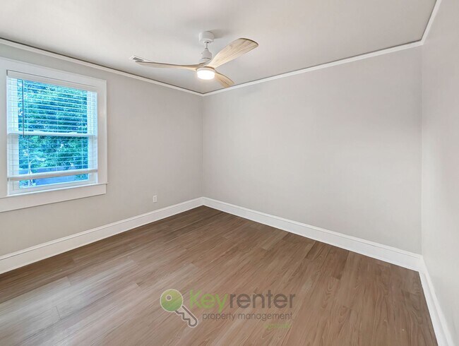 Building Photo - Updated Overbrook Home with Finished Basement & Fenced Yard Near Downtown Greenville