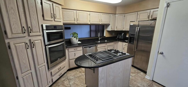 Building Photo - 14713 Golf Rd