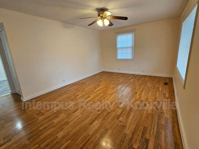 Building Photo - 323 Chickamauga Ave