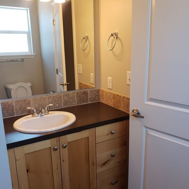 Building Photo - AB1488