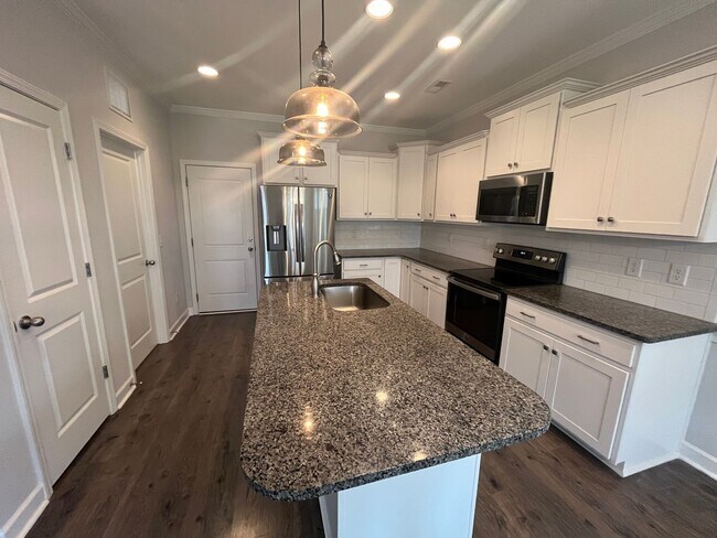 Building Photo - Breathtaking 4 Bedroom, 2 1/2 Bathroom House in Winston Salem, NC!