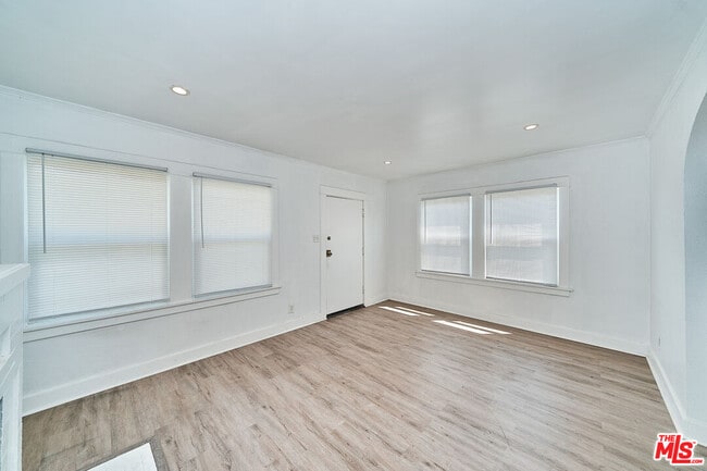 Building Photo - 1329 S Tremaine Ave