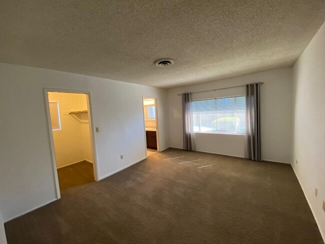 Building Photo - 5348 El Molino Ave