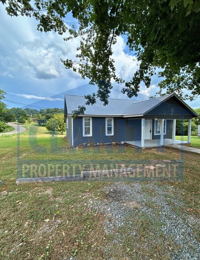 Building Photo - Four-bedroom home in Calhoun, TN!