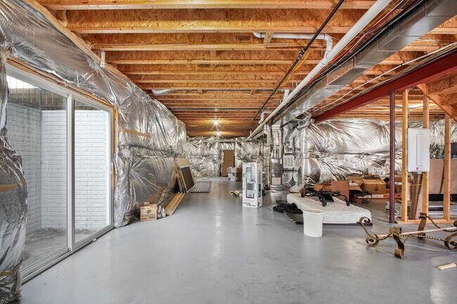 Building Photo - 9366 Alder Dr