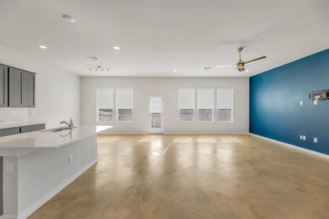 Building Photo - 15101 Casbah Dr