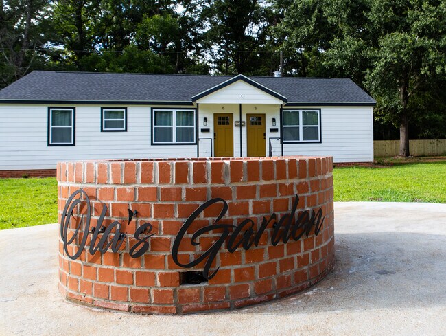 Building Photo - 400 Bigger St