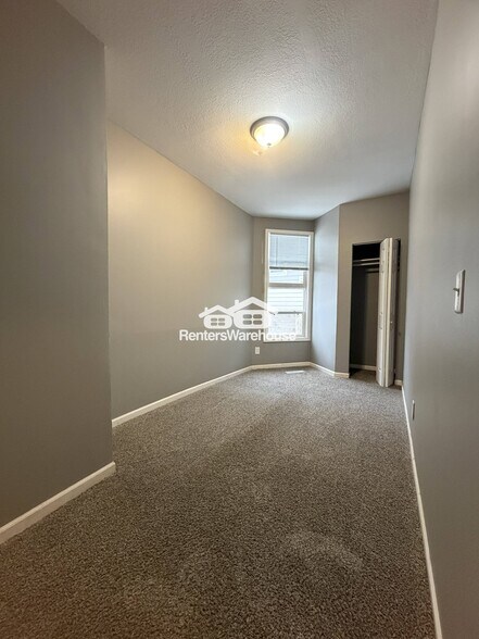 Building Photo - 2540 12th Ave S