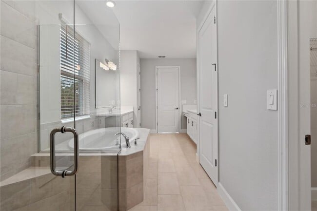 Building Photo - 512 Bellflower Way