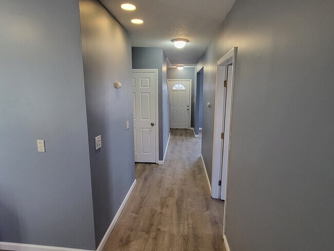 Building Photo - 33 Baldwin St