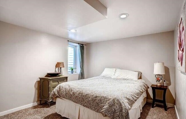 Building Photo - Fabulous 3 Bed (+ 1 non conforming) / 2 bath SFH in the Montclair Neighborhood