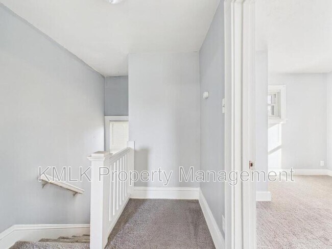 Building Photo - 903 Donald Ave