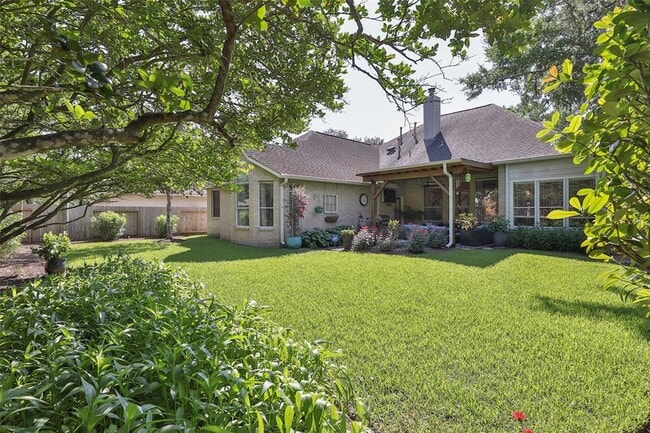 Building Photo - 8414 Green Valley Dr