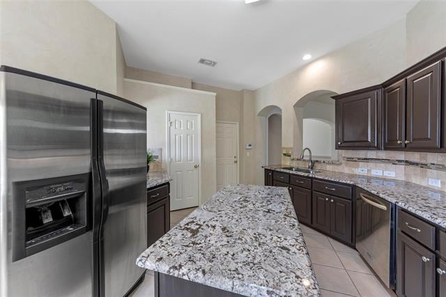 Building Photo - 10616 Red Cedar Dr