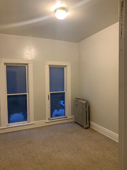 Building Photo - 816 N Sheridan St