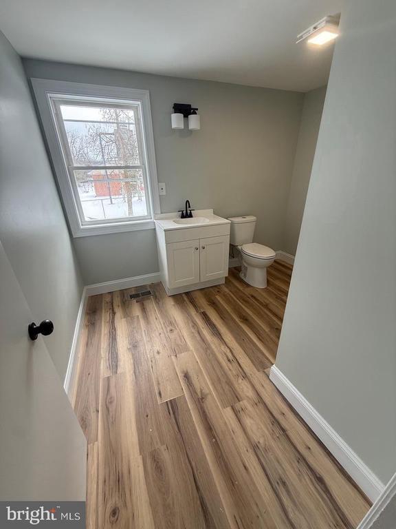 Building Photo - 111 E Barber Ave