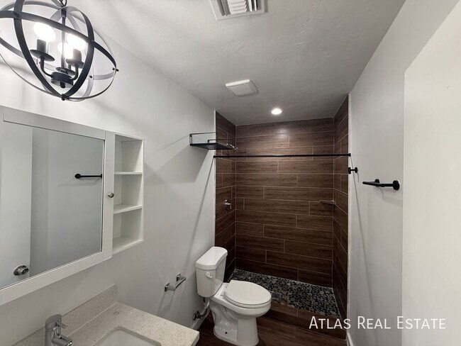 Building Photo - 1606 W Taylor St