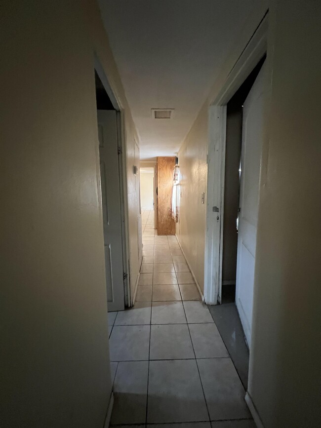 Building Photo - 125 Burge Dr