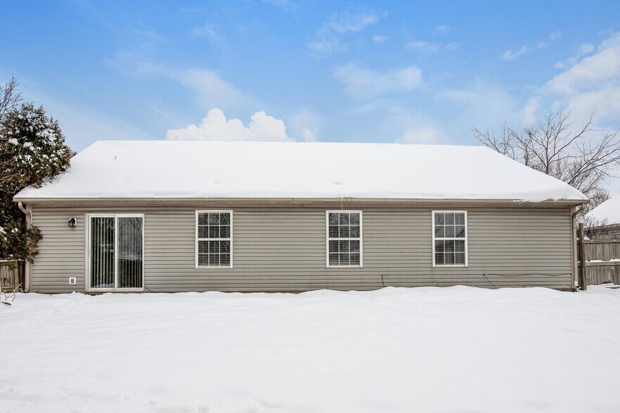 Building Photo - 5751 Ashcroft Dr