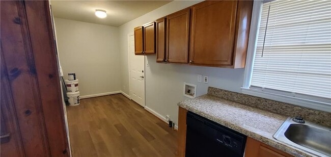 Building Photo - 2704 Gresham Rd S E