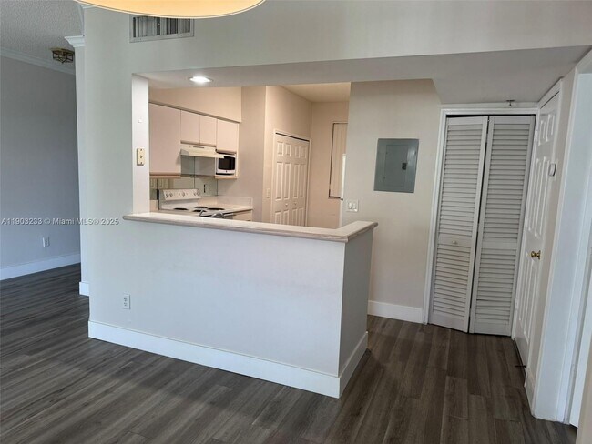 Building Photo - 3245 NE 184th St