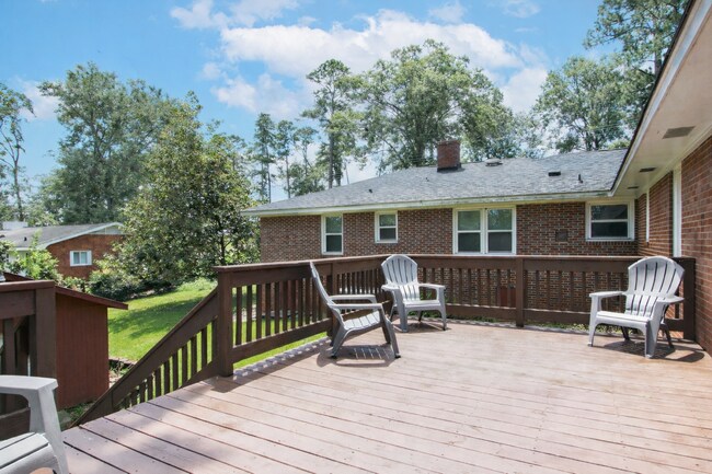 Building Photo - 2415 Apricot Ln