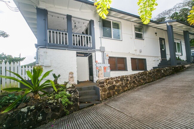 Building Photo - Lulani Ocean (Kaneohe) Single family home: 3-bed, 2 full bath now available for rent ! (Pet frien...