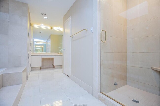 Building Photo - 45 Briar Hollow Ln