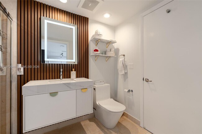 Building Photo - 495 Brickell Ave