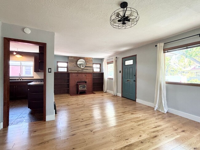 Building Photo - Beautiful Renovation in Liberty Wells!