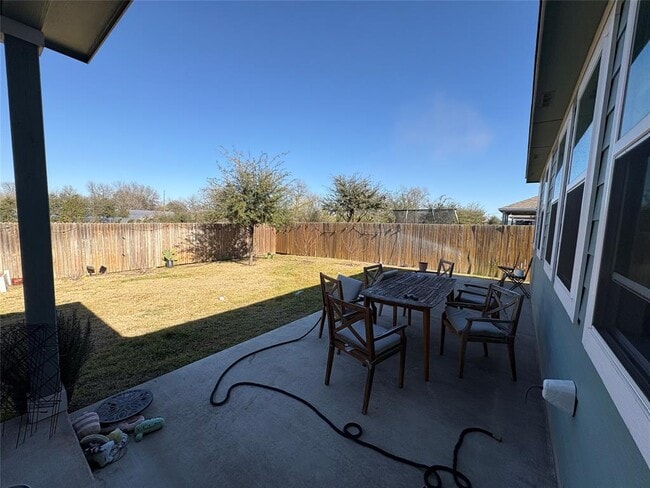 Building Photo - 12000 Saddle Rock Dr