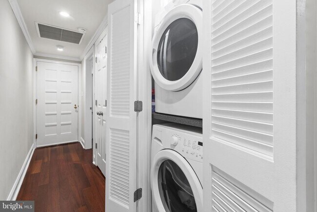 Building Photo - 1901 Walnut St