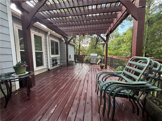Building Photo - 523 Bluff Ct