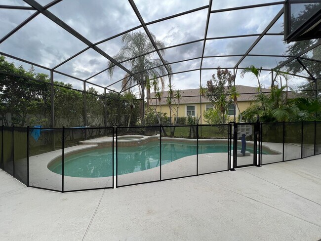 Building Photo - 10008 Canopy Tree Ct