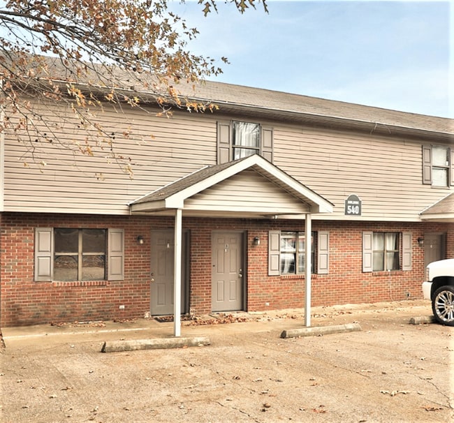 Building Photo - Charming South Campus Place Townhome!