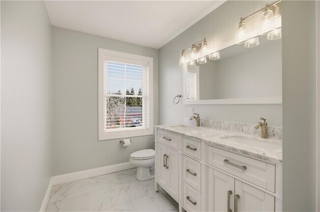 Building Photo - 3 Rego Ave