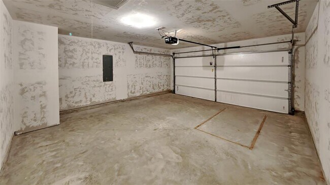 Building Photo - 2904 Campfire Dr