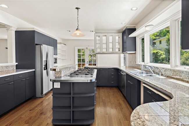 Building Photo - Large, Beautiful Upper Piedmont Home