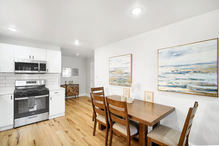 Building Photo - 36 E 47th St