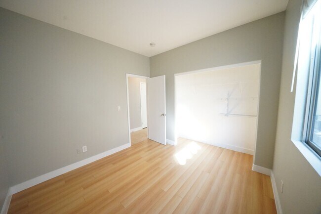 Building Photo - SHOWINGS AVAILABLE NOW